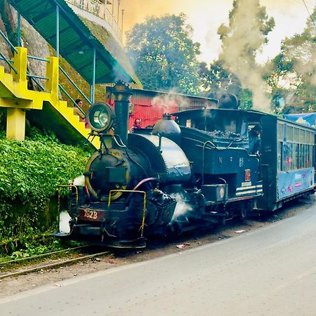 Hotel Lee Green- Best Family Hotel In Darjeeling 다르질링 외부 사진