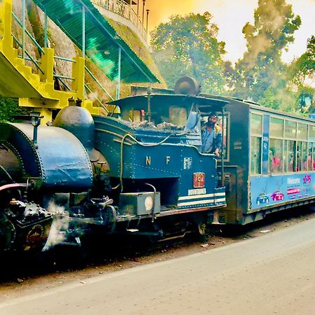 Hotel Lee Green- Best Family Hotel In Darjeeling 다르질링 외부 사진
